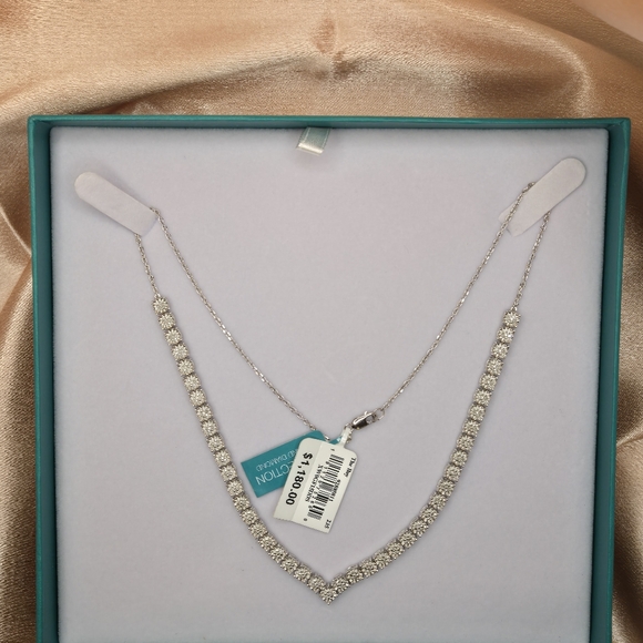 Brand new sterling silver and diamonds necklace - Picture 2 of 6